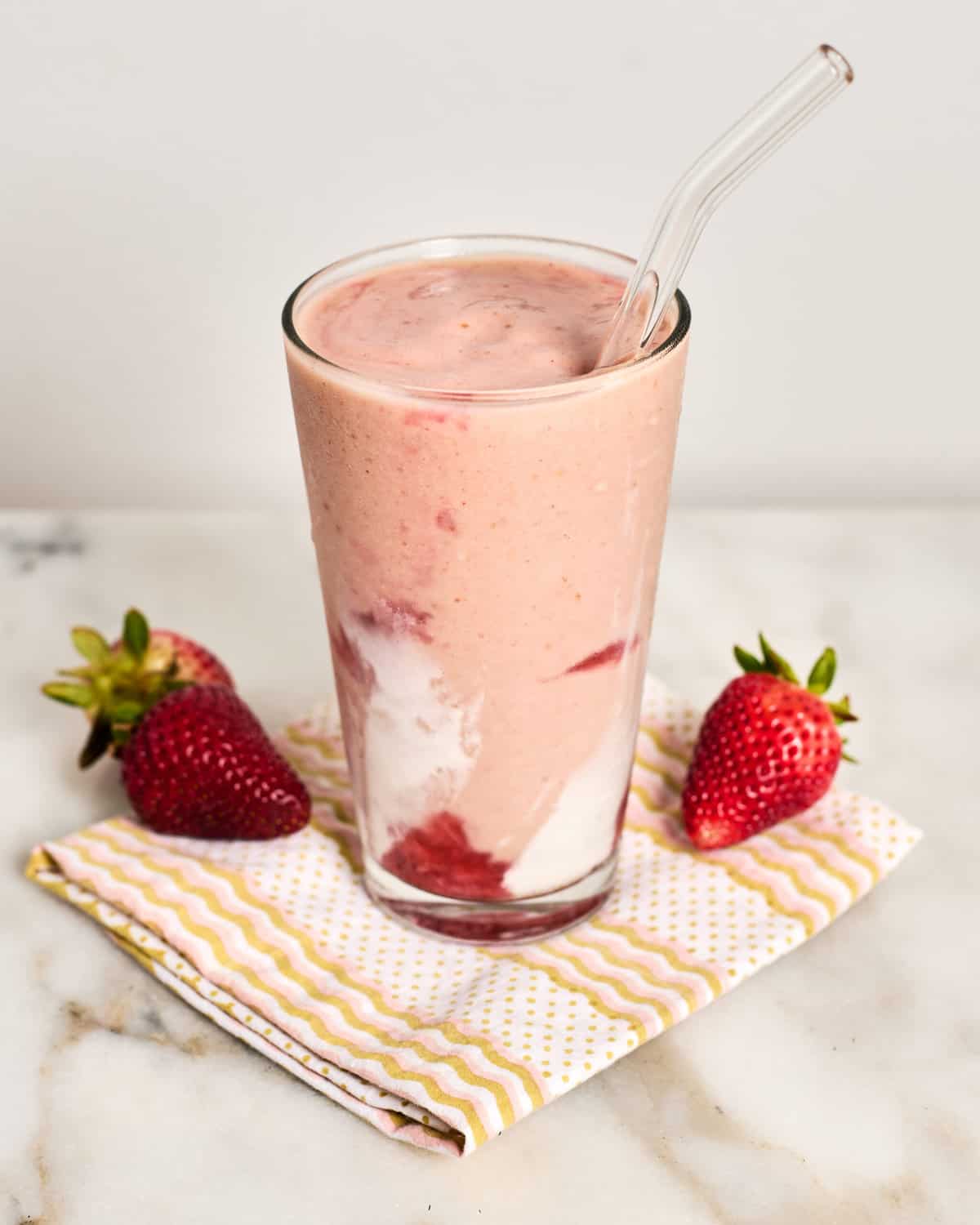 Viral Strawberry Skin Smoothie – HeLa Nutrition